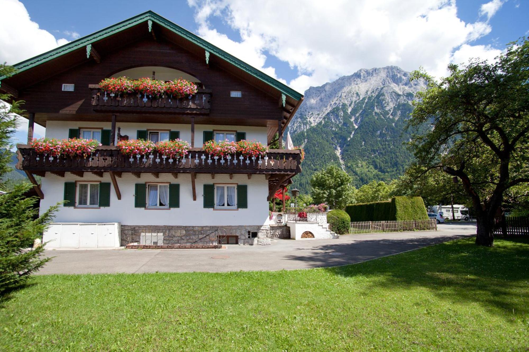 Gästehaus Sonnenheim Mittenwald Exterior foto